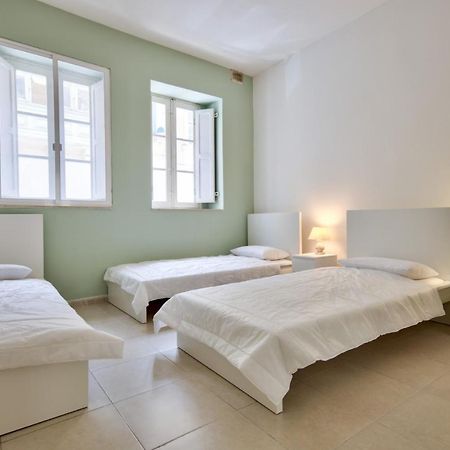 Azure Haven - Gzira Apartments And Penthouse By Shortletsmalta ภายนอก รูปภาพ