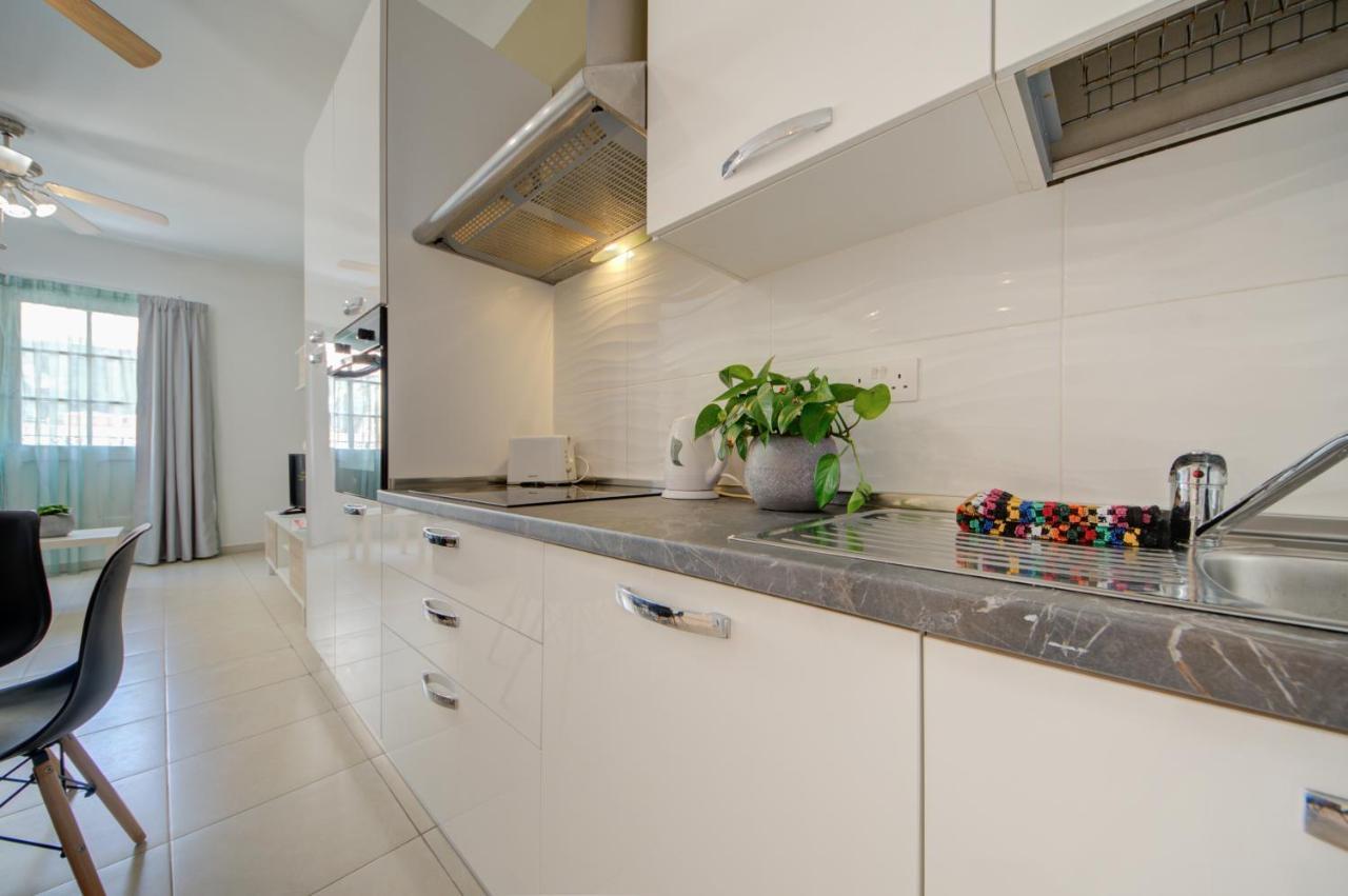 Azure Haven - Gzira Apartments And Penthouse By Shortletsmalta ภายนอก รูปภาพ