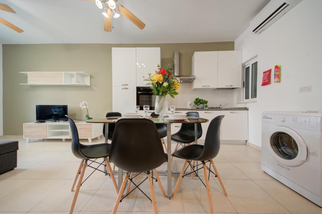 Azure Haven - Gzira Apartments And Penthouse By Shortletsmalta ภายนอก รูปภาพ