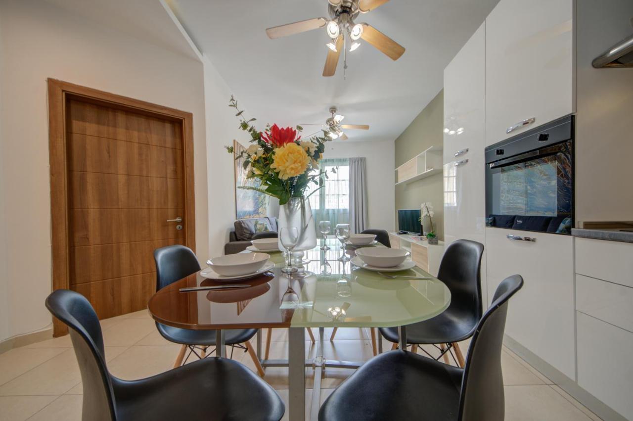 Azure Haven - Gzira Apartments And Penthouse By Shortletsmalta ภายนอก รูปภาพ