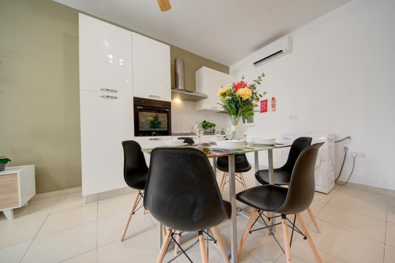 Azure Haven - Gzira Apartments And Penthouse By Shortletsmalta ภายนอก รูปภาพ