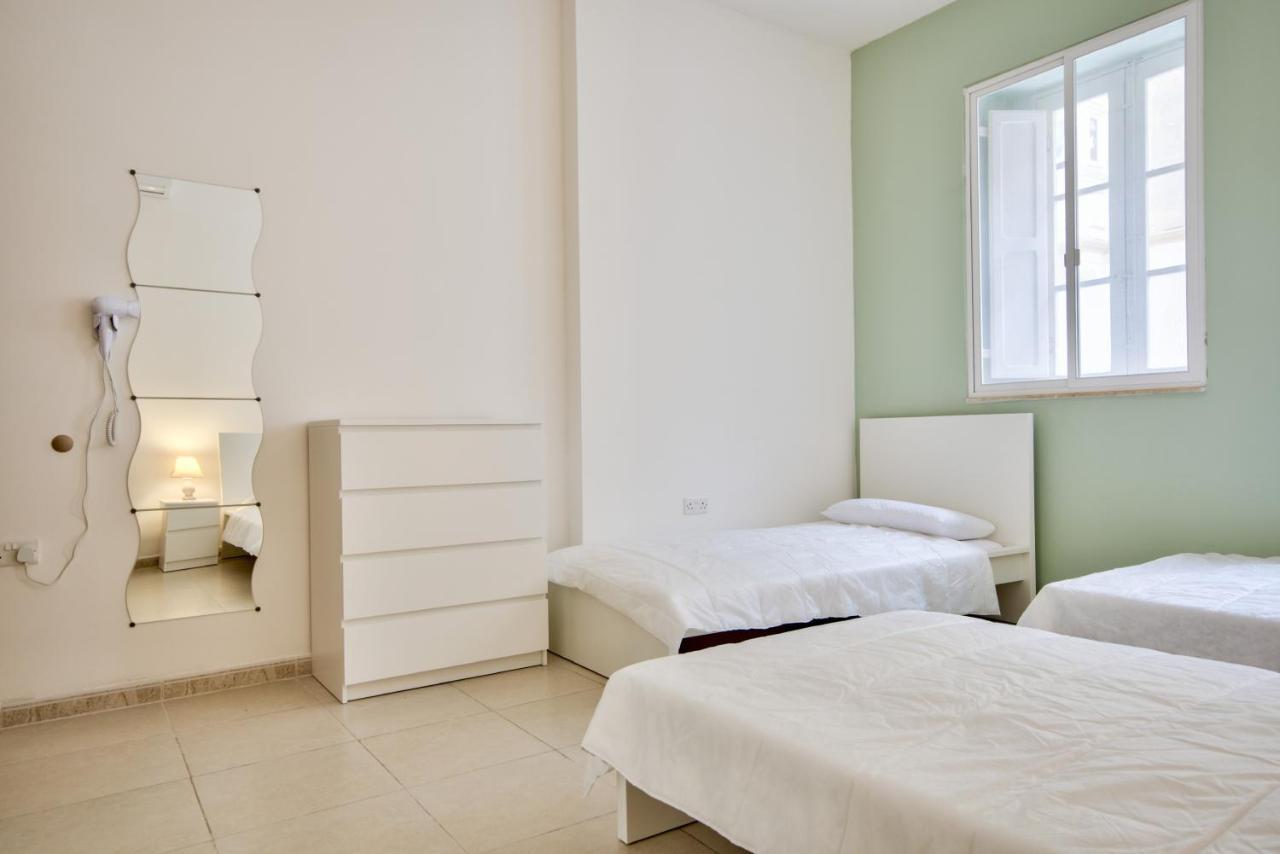Azure Haven - Gzira Apartments And Penthouse By Shortletsmalta ภายนอก รูปภาพ