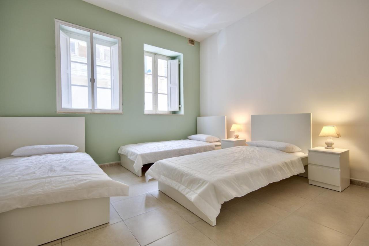 Azure Haven - Gzira Apartments And Penthouse By Shortletsmalta ภายนอก รูปภาพ