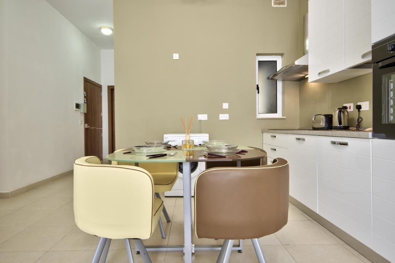 Azure Haven - Gzira Apartments And Penthouse By Shortletsmalta ภายนอก รูปภาพ