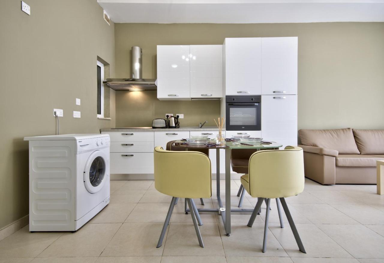 Azure Haven - Gzira Apartments And Penthouse By Shortletsmalta ภายนอก รูปภาพ