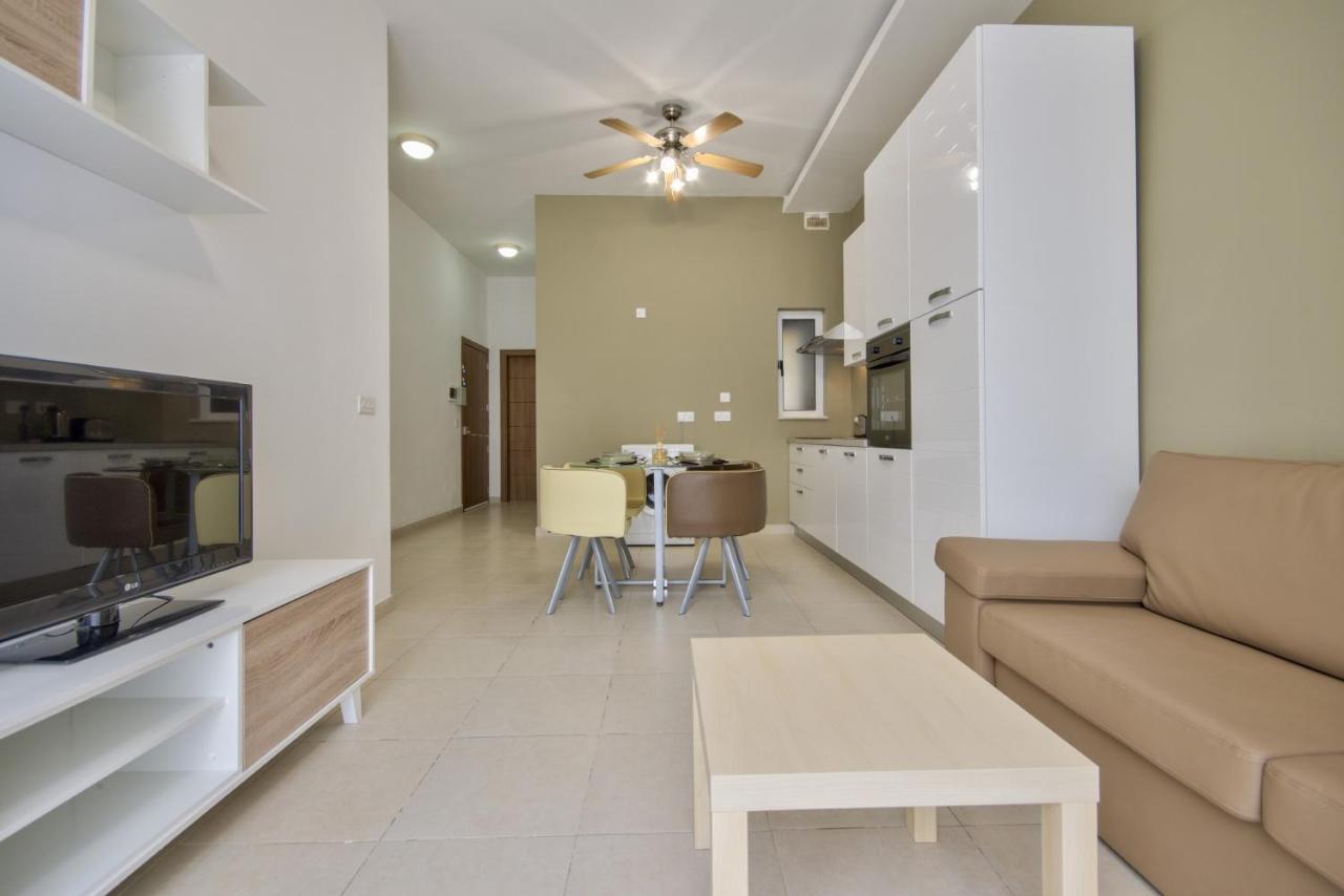 Azure Haven - Gzira Apartments And Penthouse By Shortletsmalta ภายนอก รูปภาพ