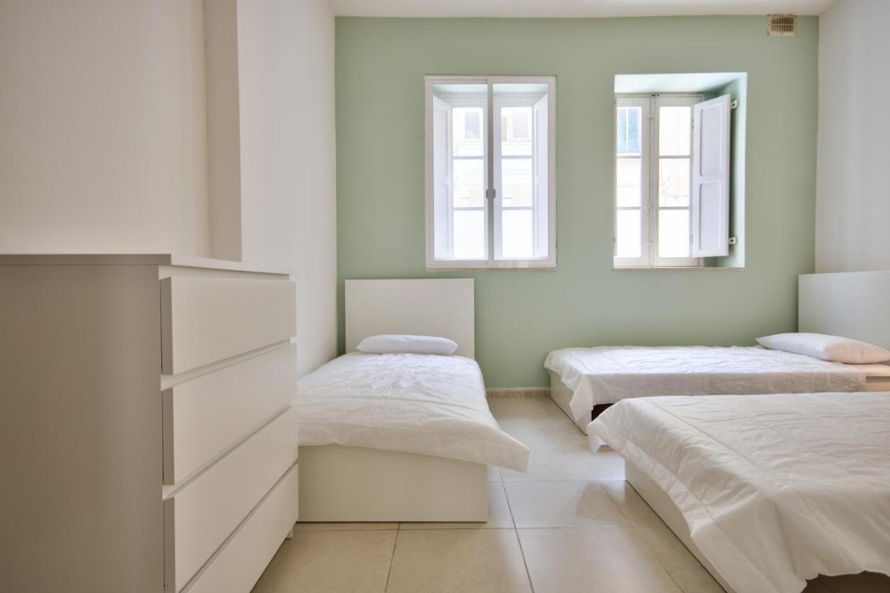 Azure Haven - Gzira Apartments And Penthouse By Shortletsmalta ภายนอก รูปภาพ