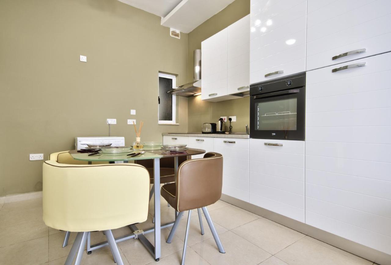 Azure Haven - Gzira Apartments And Penthouse By Shortletsmalta ภายนอก รูปภาพ
