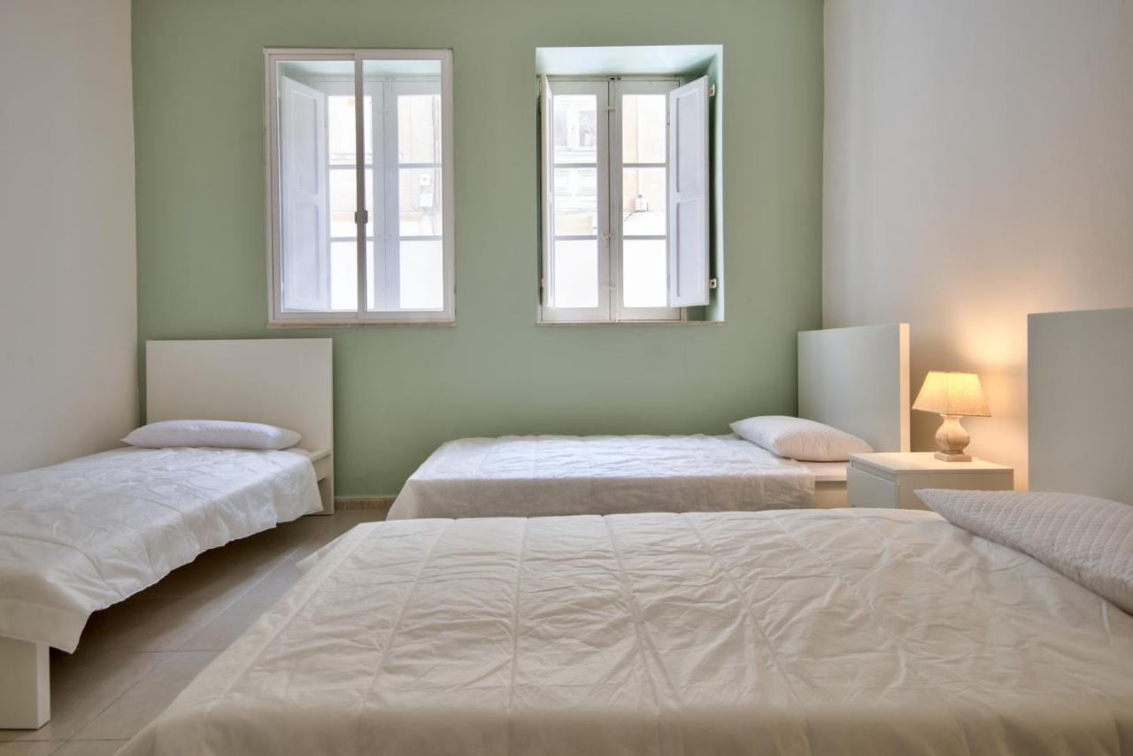Azure Haven - Gzira Apartments And Penthouse By Shortletsmalta ภายนอก รูปภาพ