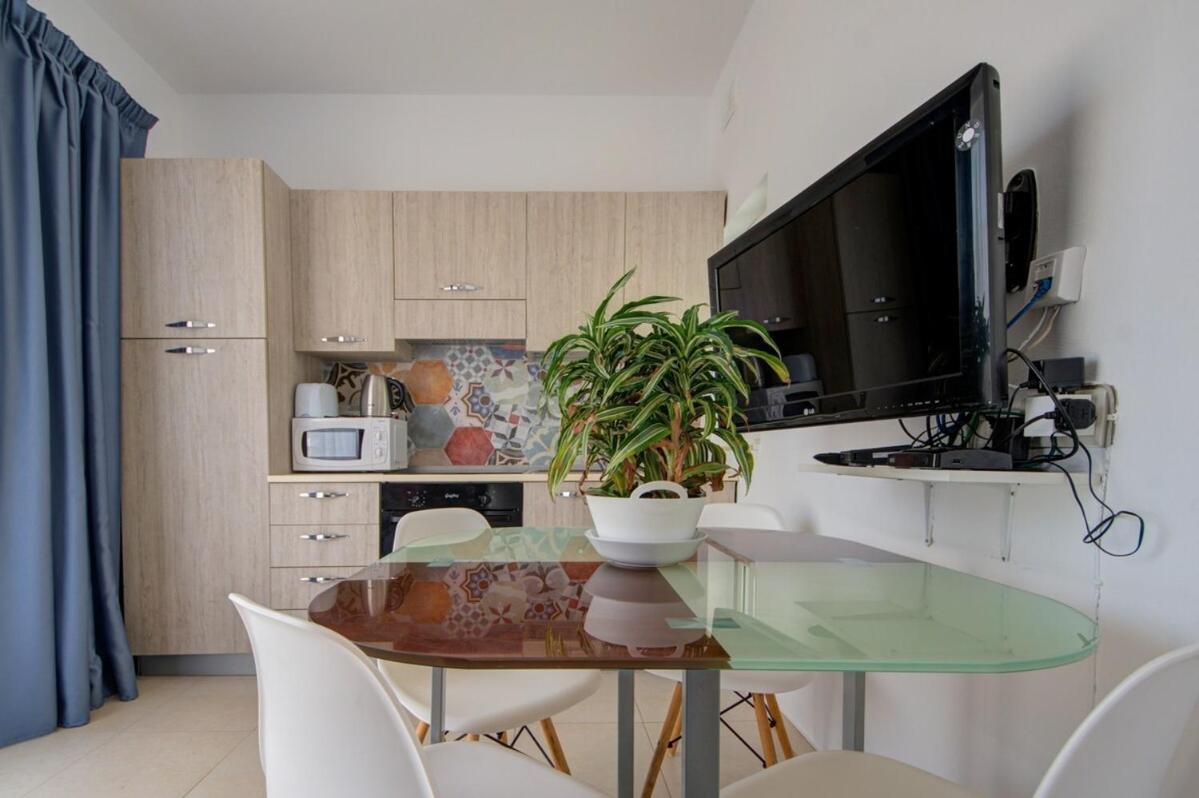 Azure Haven - Gzira Apartments And Penthouse By Shortletsmalta ห้อง รูปภาพ